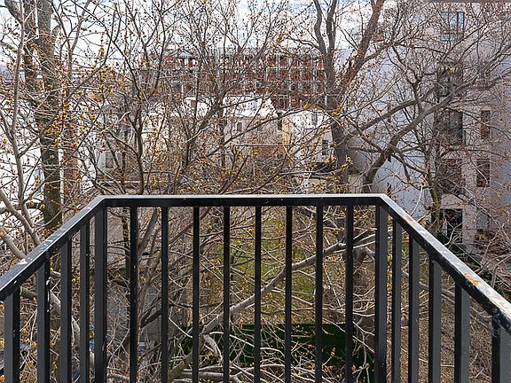 5th image of 124 Erasmus St #4L