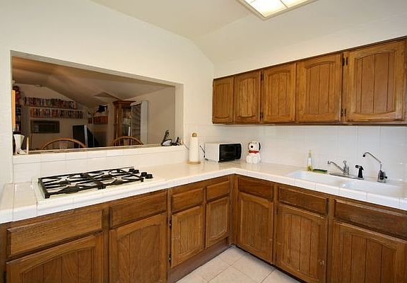 Kitchen with breakfast bar