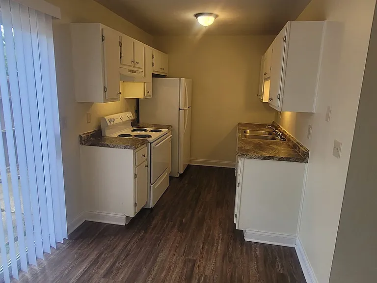 570 Erlanger Rd — Photo 12