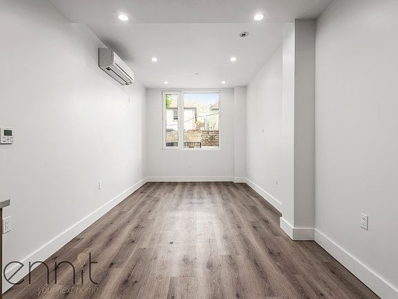 2nd image of 125 Kings Hwy