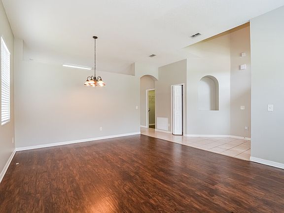 5th image of 1125 Cherry Valley Way