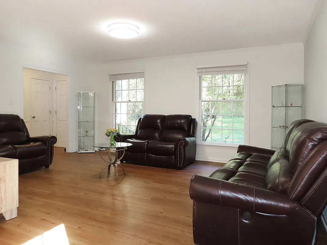 4 bed, 2020 sqft, $2,500 — Photo 2