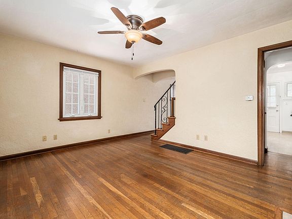 3rd image of 3083 Sunset Dr