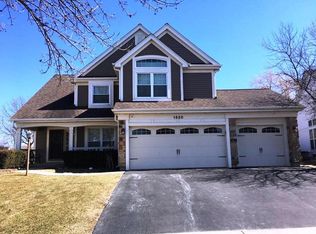 1520 Royal Oak Ln, Lake In The Hills, IL 60156