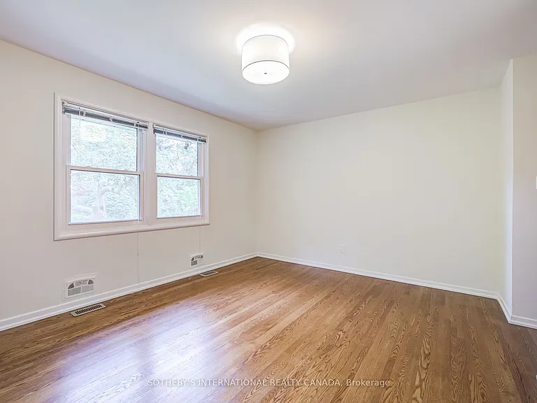 25 Abinger Cres — Photo 26