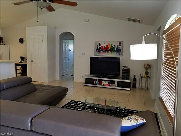 5th image of 901 Alvin Ave
