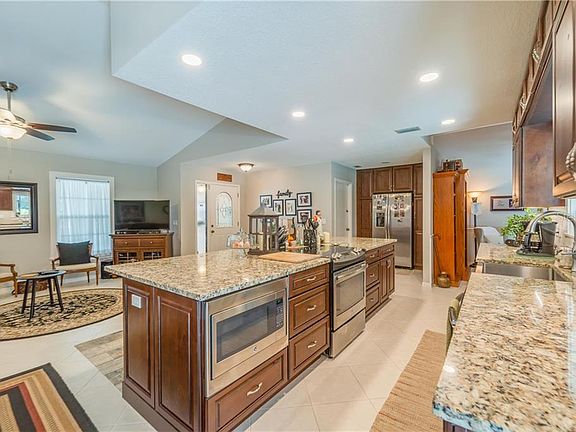 5th image of 7105 Queen Palm Cir