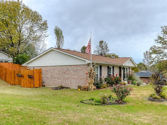 3rd image of 3229 Mirror Lake Dr
