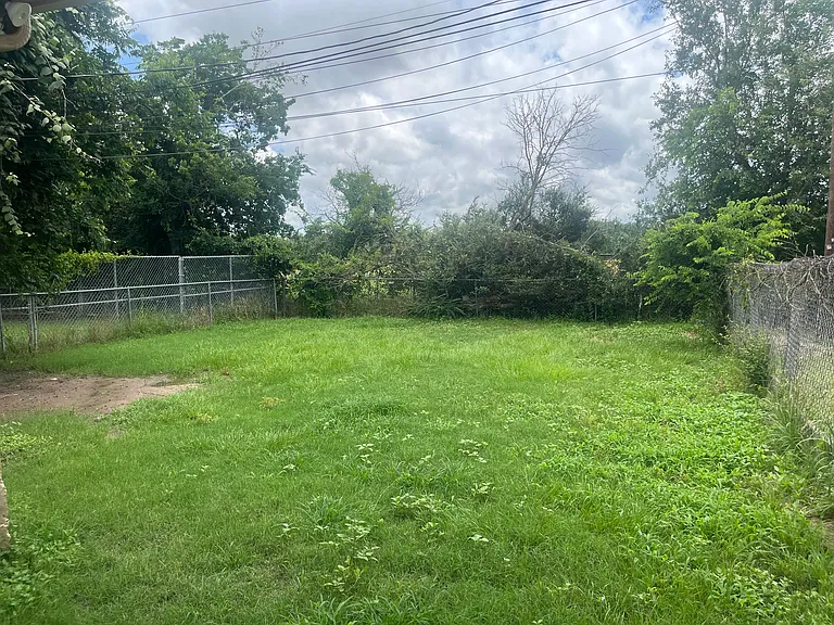 3700 Forestwood Dr — Photo 15