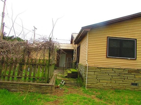 5th image of 205 N J St