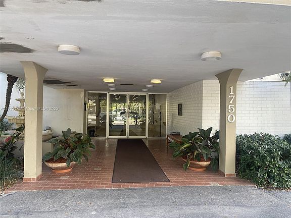 3rd image of 1750 NE 115th St APT 509