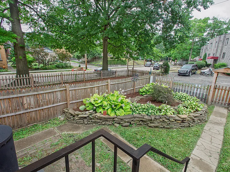 328 Franklin Ave — Photo 3