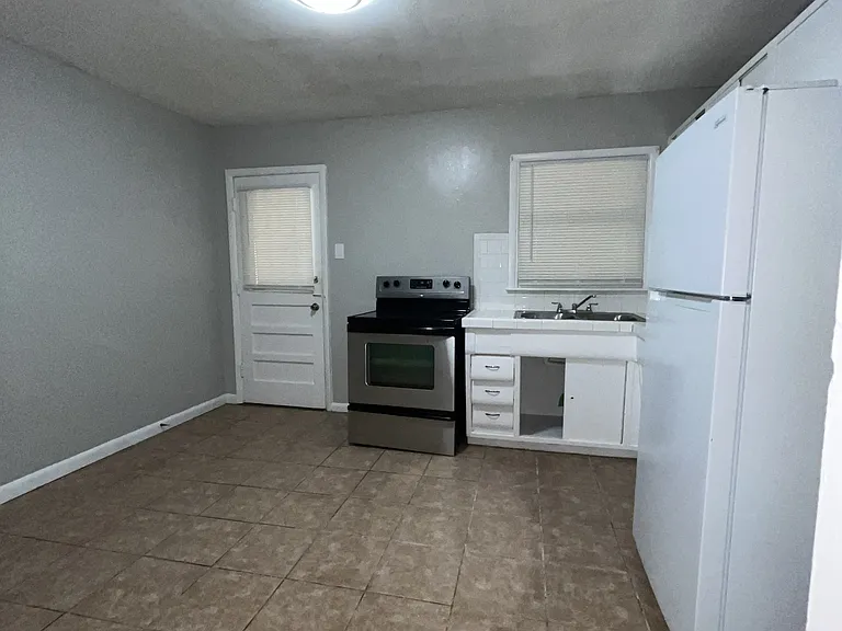 710 Patton Dr — Photo 3
