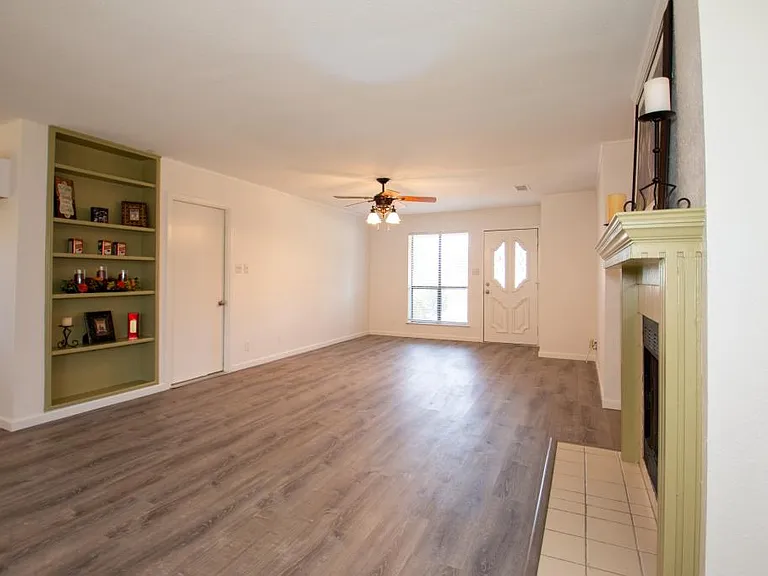 800 Oak Grove Ln — Photo 4