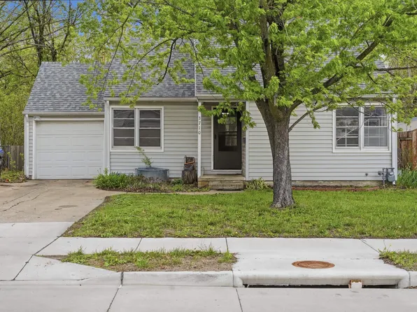3710 SW 12th St, Topeka, KS 66604