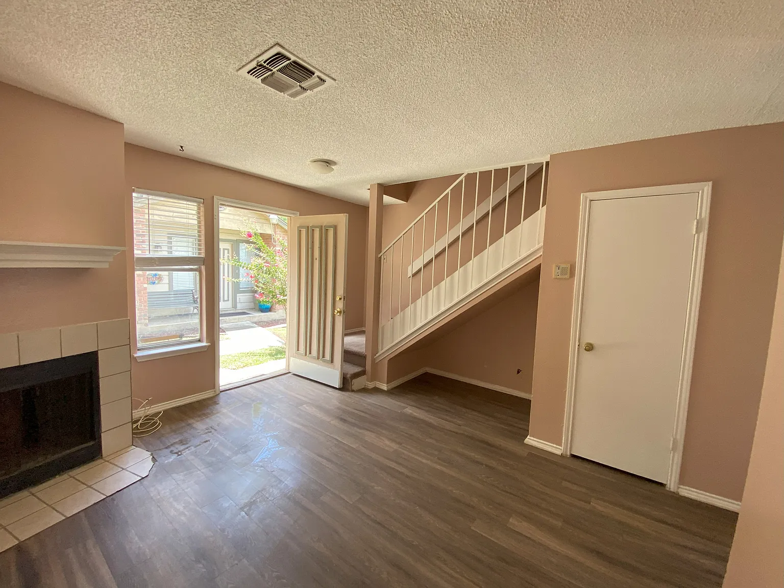 2 bed, 1.5 bath, 935 sqft, $1,175 — Photo 4