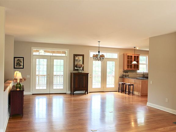 5th image of 242 Northview Dr