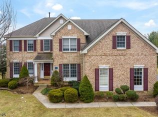 38 Wyckoff Dr, Pittstown, NJ 08867