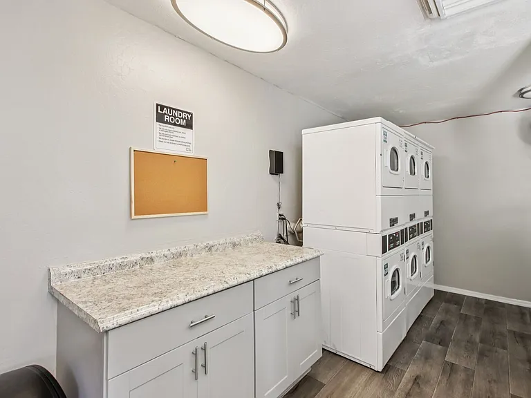 Escondido Apartments — Photo 10