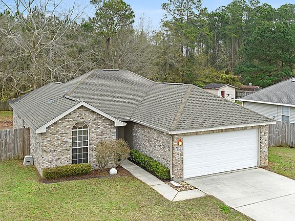 3rd image of 320 Woodcrest Dr