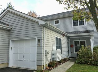 9 Treetop Ln, Pleasantville, NY 10570