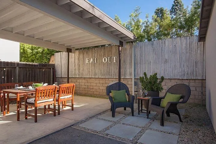 1098 Linden Ave — Photo 14