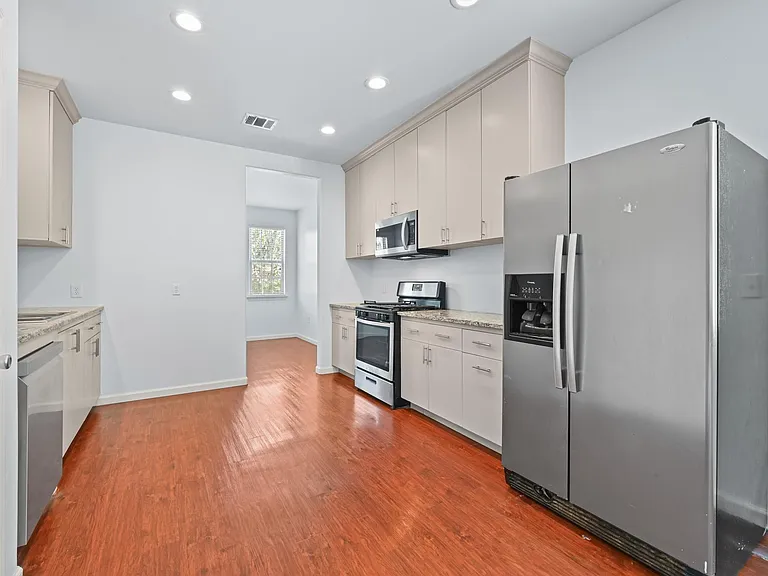 330 Howard Ln — Photo 11