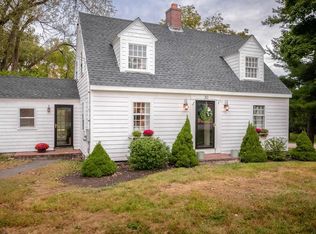 30 E Main St, Southborough, MA 01772