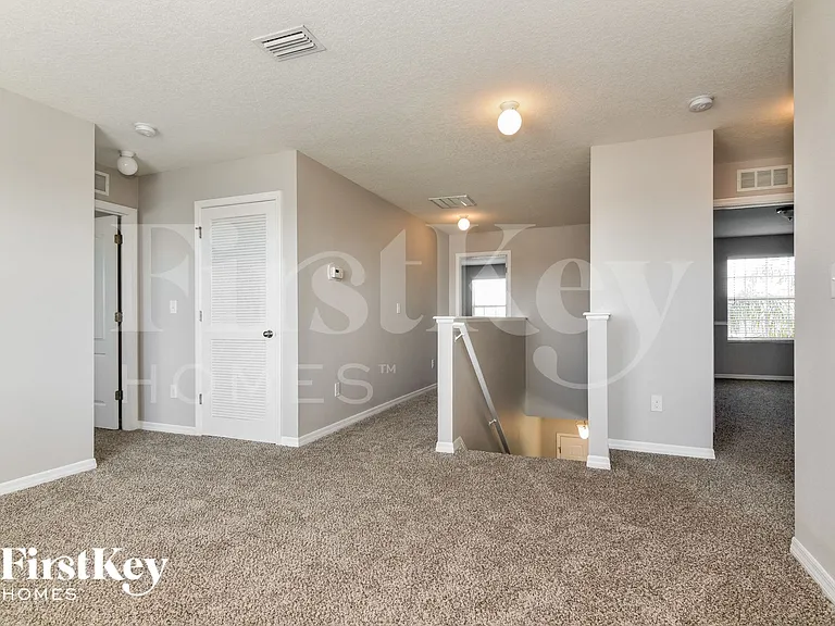 561 Vista Ridge Dr — Photo 7