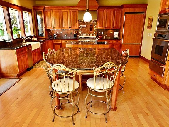 3rd image of 237 McElroy Pl