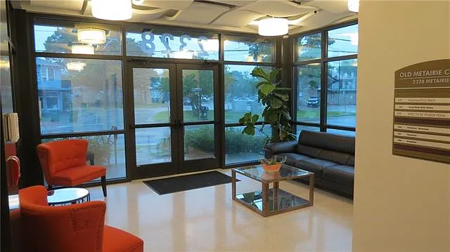 2328 Metairie Rd #300 — Photo 2