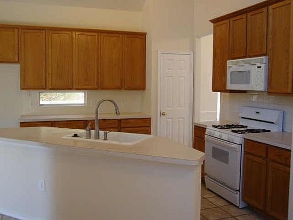 5th image of 2210 Oak Forest Dr
