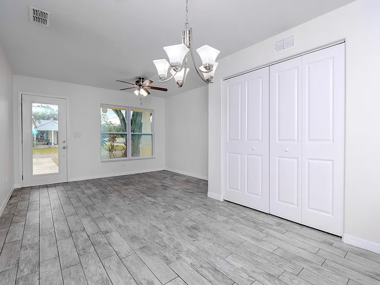 6235 S Adelia Ave — Photo 21