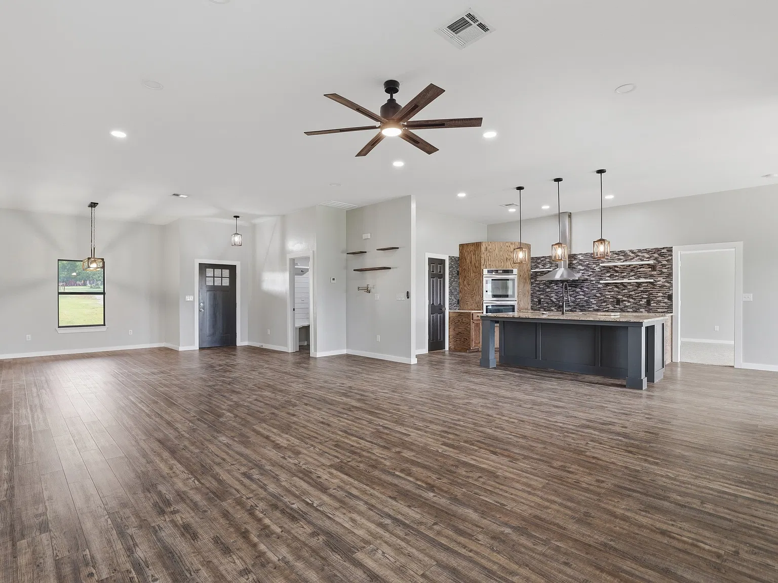 4 bed, 2552 sqft, $2,600 — Photo 4