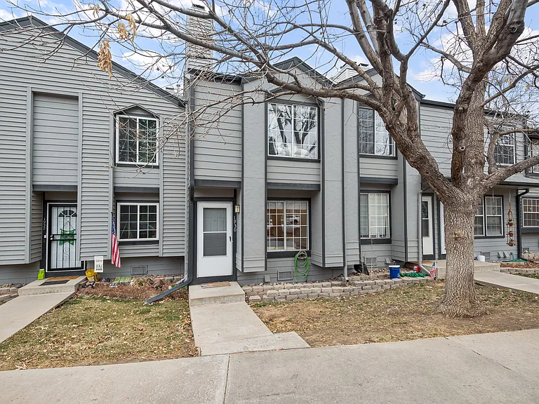 1930 Newland Ct — Photo 2