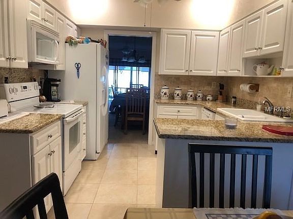 4th image of 407 Howard Ave APT C