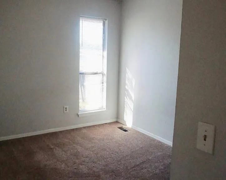 9027 N Rockwell Dr — Photo 25