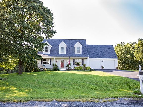 2nd image of 114 Kings Grant Dr