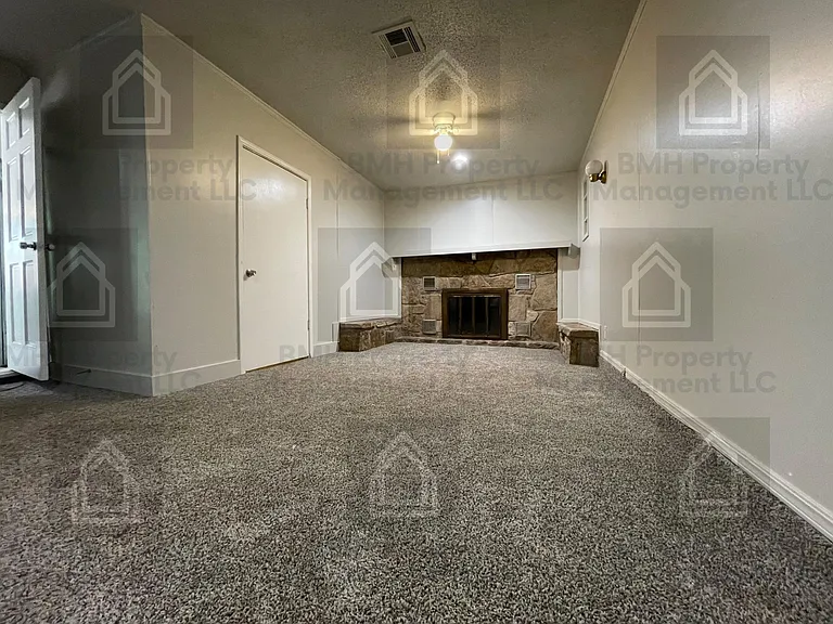 213 NW 85th St — Photo 10