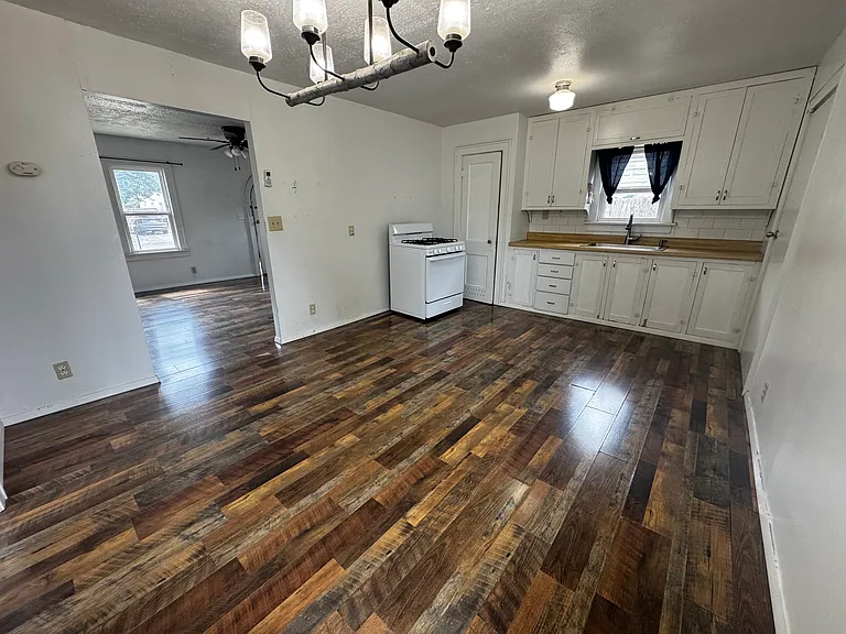 3609 S Polk St — Photo 6