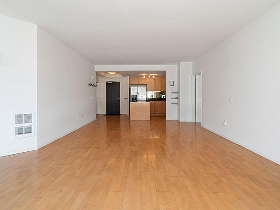 5th image of 88 King St Unit 421
