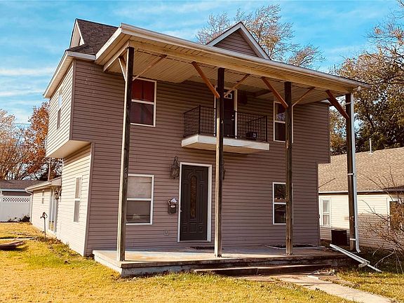 3rd image of 501 N Desloge Dr