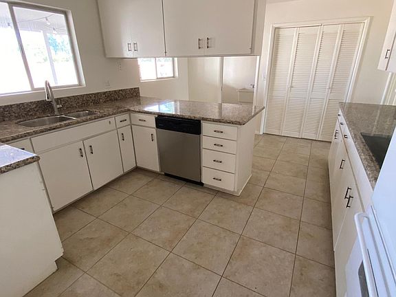 5th image of 25010 Tulip Ave