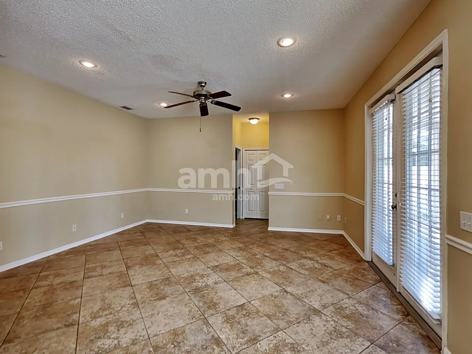4 bed, 2.0 bath, 2460 sqft, $3,045 — Photo 4