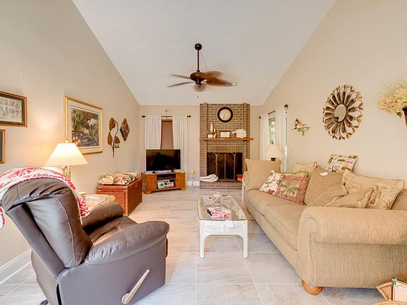 2nd image of 15717 Sea Pines Dr