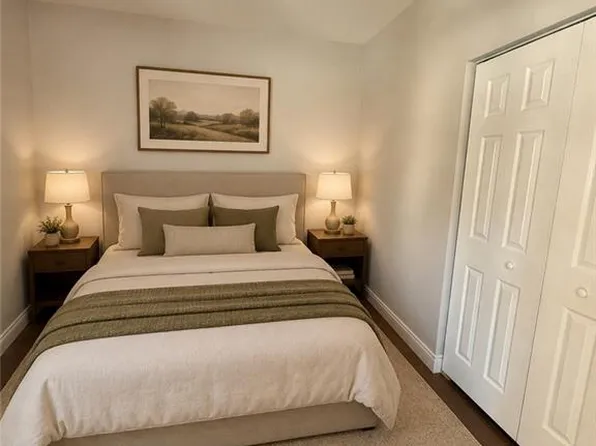 947 Main St E #1, Hamilton, ON L8M 1M9