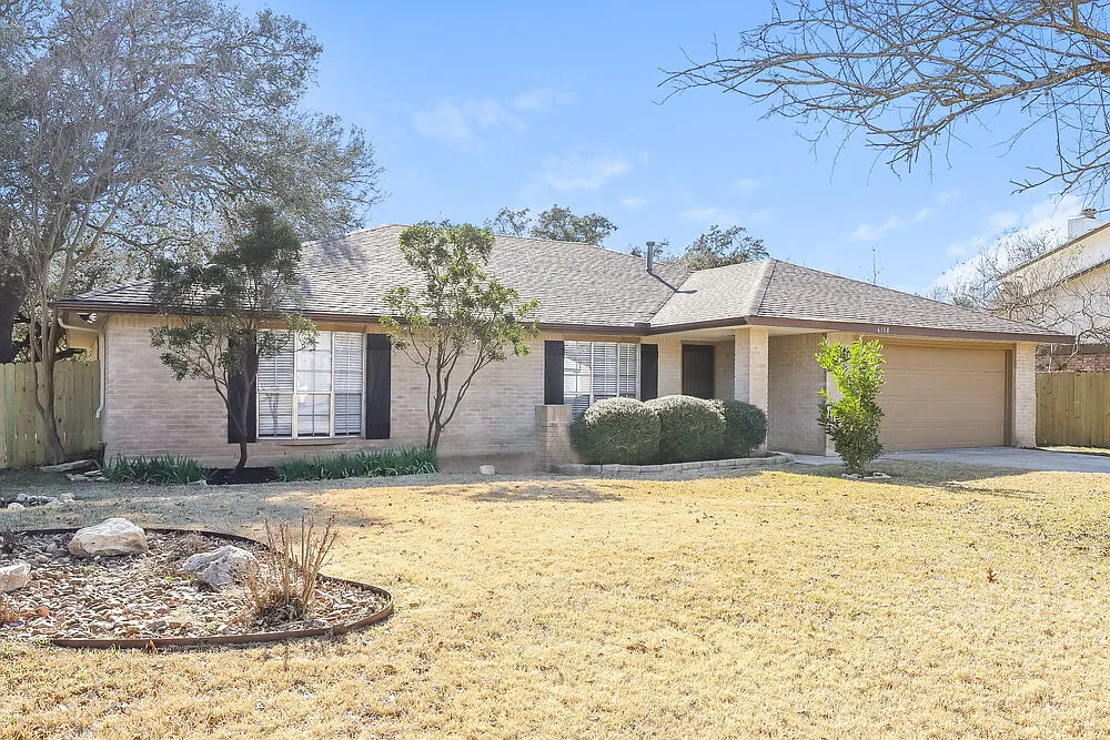 3 bed, 2.0 bath, 2106 sqft, $2,245 — Photo 3