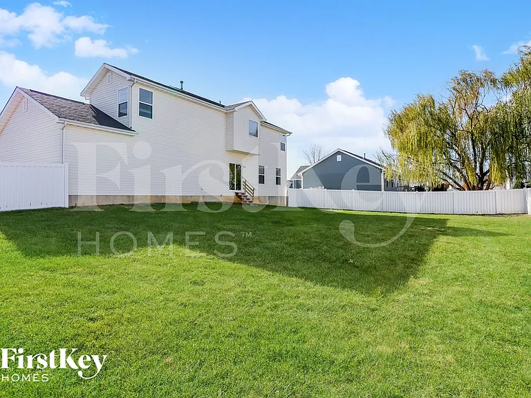 1097 Prince Albert Ct — Photo 17