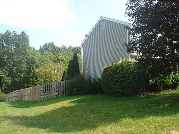 4th image of 144 Woodbine Dr