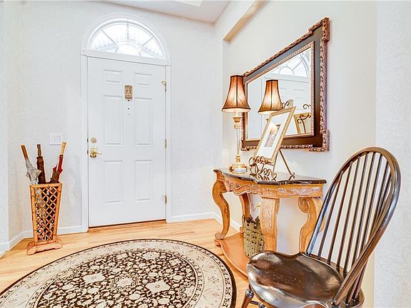 3rd image of 2310 Oak Glen Ct